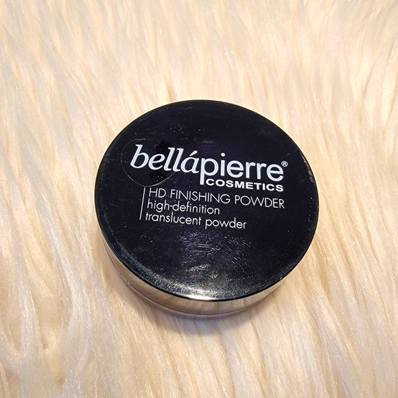 New Bellapierre High Definition Finishing Powder - Translucent - Picture 9 of 10